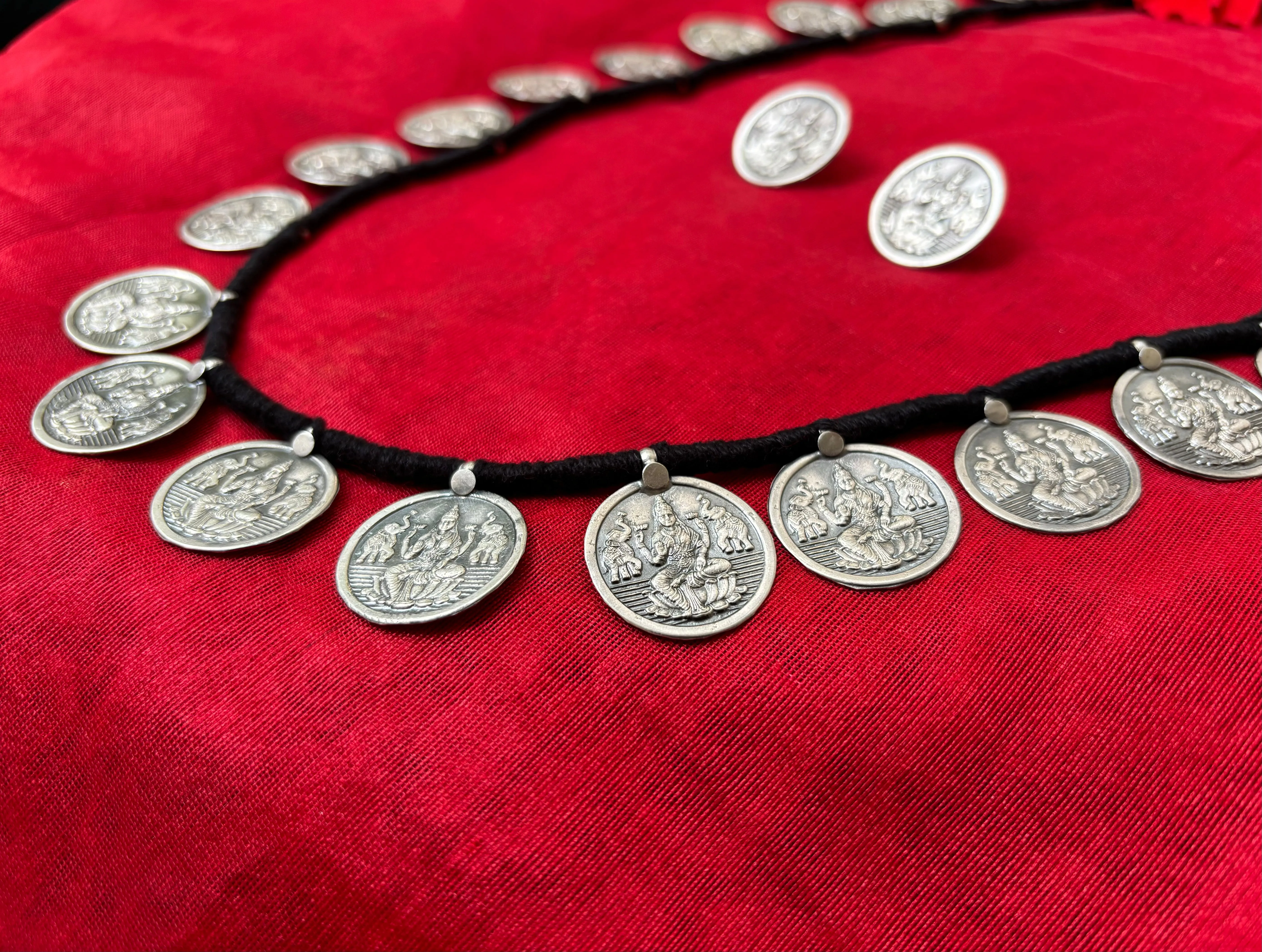 मोठा पुतळी हार   कानातले| Long Putali Har   earrings
