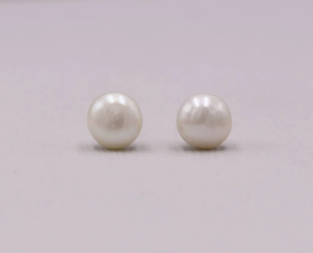 Mary Freshwater Pearl Stud Earrings