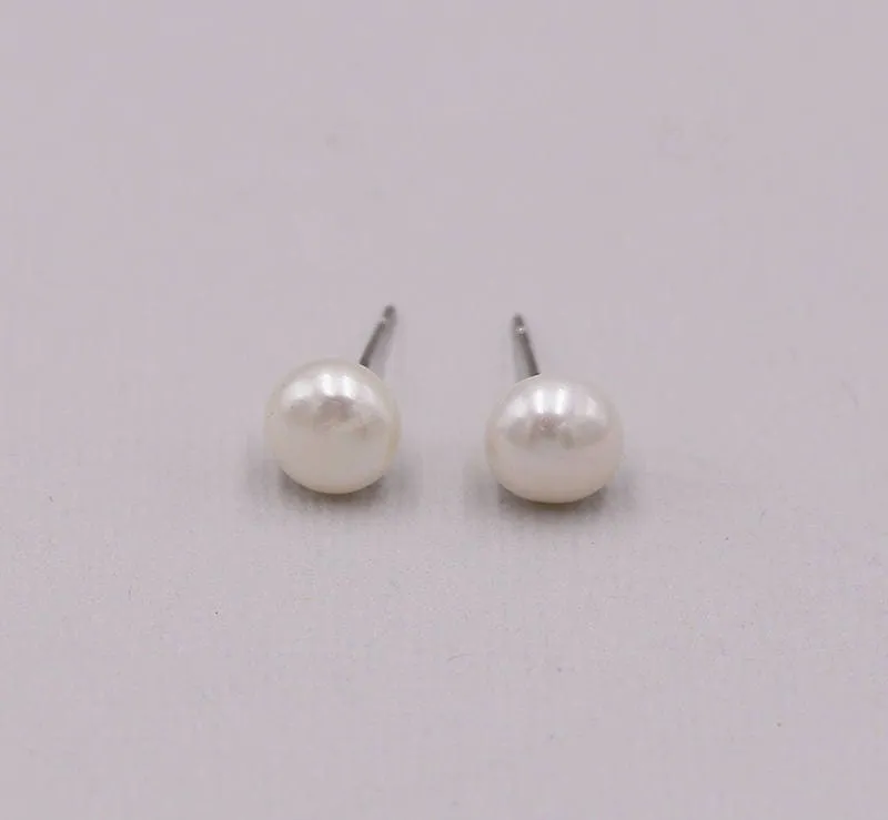 Mary Freshwater Pearl Stud Earrings
